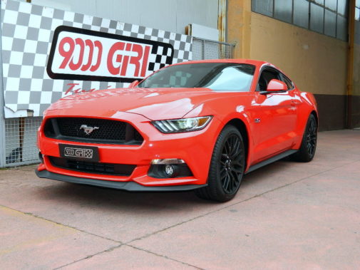 Ford Mustang V8 powered by 9000 Giri