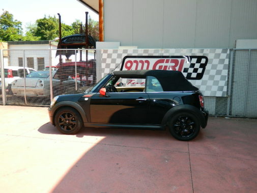 Mini Cooper cabrio powered by 9000 Giri 