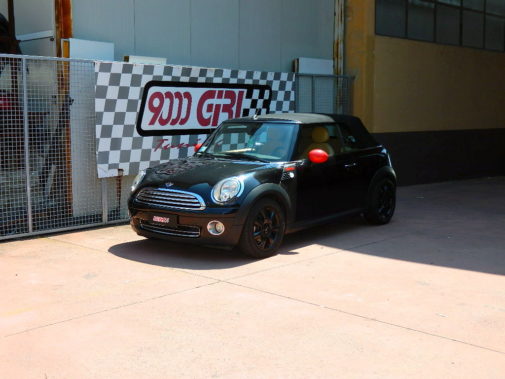 Mini Cooper cabrio powered by 9000 Giri 