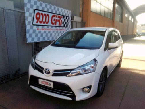 Toyota Verso 2.0 D-td powered by 9000 Giri