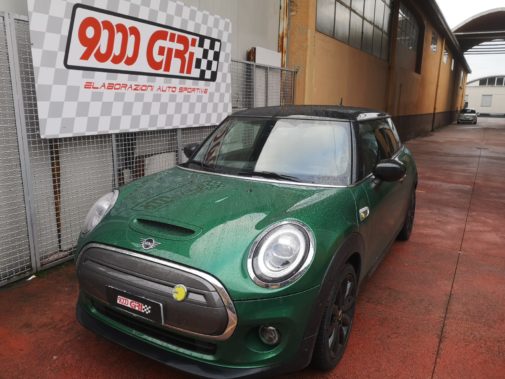 Mini Cooper Full Electric powered by 9000 Giri